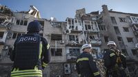 Rudal Rusia Kembali Hantam Apartemen di Ukraina, 8 Orang Tewas