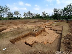 Struktur Sisa 3 Gapura Megah Situs Bhre Kahuripan Mojokerto Dikubur Lagi!