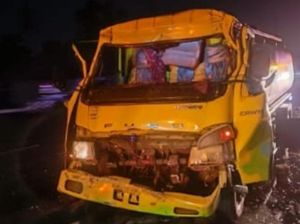 Kecelakaan Truk Tangki Air di Km 22 Tol Jagorawi, Satu Orang Terluka