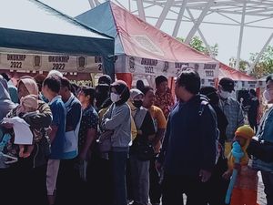 Warga Klaten Berburu Sembako Murah di Pameran Pembangunan Pertanian Warga Klaten Berburu Sembako Murah di Pameran Pembangunan Pertanian