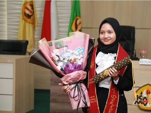 Kisah Wiwit, Sabet 4 Gelar Akademik di Usia 25 Tahun Kisah Wiwit, Sabet 4 Gelar Akademik di Usia 25 Tahun