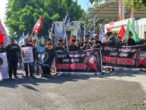Akademisi di Jatim Gelar Aksi Tolak Rocky Gerung Jadi Pembicara Kampus