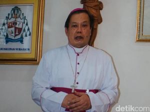 Rangkaian Rekuiem Lepas Uskup Surabaya Sebelum Dimakamkan di Puhsarang Rangkaian Rekuiem Lepas Uskup Surabaya Sebelum Dimakamkan di Puhsarang