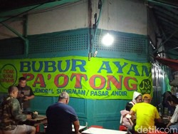 Nikmatnya Bubur Legendaris 76 Tahun Langganan Ridwan Kamil