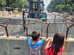 Demo Buruh, Jalan Medan Merdeka Barat Dipasang Kawat Berduri