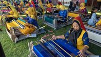Melihat Festival Tenun Donggala