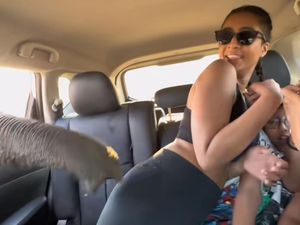 Ingin Memberi Makan Gajah, Turis Malah Tersembur Ingus