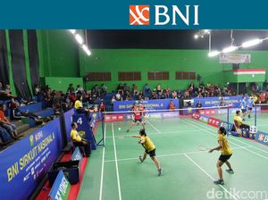 Foto: Sengit Sekali! Skor 21-19, 21-19 di Ganda Taruna Putri