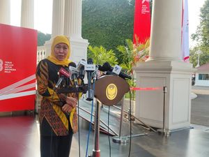 Khofifah Bertemu Jokowi di Istana, Ini yang Dibahas