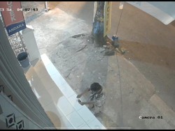 Heboh Warga Ponorogo Dikejutkan Temuan Kotoran Manusia di Teras Apotek