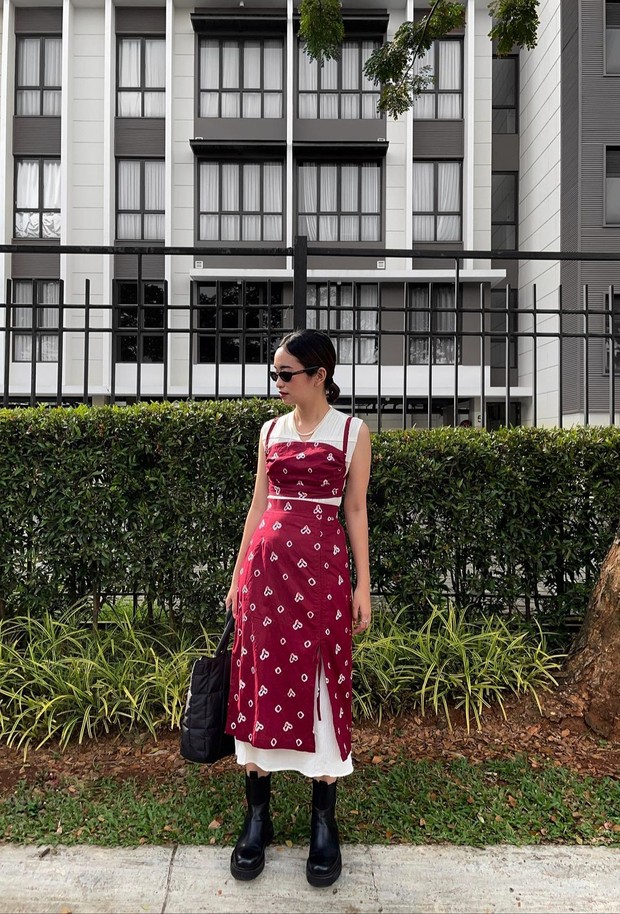 Ide Outfit Kerja Merah Putih/ Foto: instagram.com/etennx ide outfit berkain merah putih