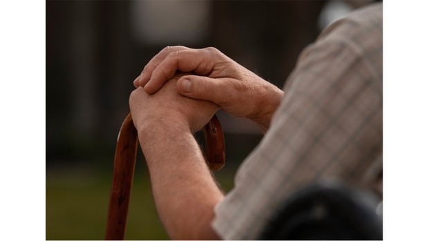 Potret seseorang yang sudah lanjut usia.