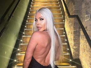 Heboh Model OnlyFans Nekat Berbikini di Kastil Windsor, Kediaman Raja Charles Heboh Model OnlyFans Nekat Berbikini di Kastil Windsor, Kediaman Raja Charles