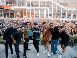 Cakep! Sri Mulyani Berpantun Mantan di Panggung Juicy Luicy