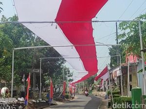 Jelang HUT RI, Warga Kulu Pekalongan Bentangkan Merah Putih 300 Meter Jelang HUT RI, Warga Kulu Pekalongan Bentangkan Merah Putih 300 Meter