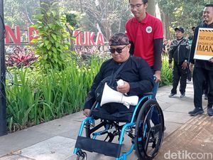Kampanyekan Bandung Inklusif, ASN-Disabilitas Susuri Trotoar Kampanyekan Bandung Inklusif, ASN-Disabilitas Susuri Trotoar