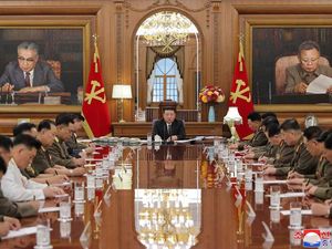Segini Gaji Jenderal Tertinggi Korut yang Baru Dipecat Kim Jong Un Segini Gaji Jenderal Tertinggi Korut yang Baru Dipecat Kim Jong Un
