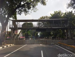 Lalin Patung Kuda Arah Istana Ditutup Jelang Demo Buruh