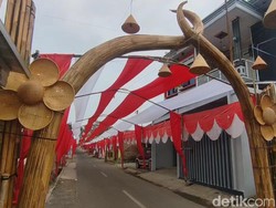 Meriahkan HUT RI 78, Jalan Kampung di Tasik Dihias Jadi Lorong Bendera