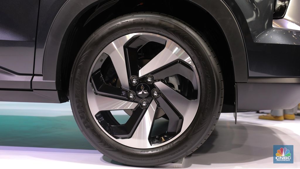 Mitsubishi XForce Mitsubishi kembali meluncurkan mobil Sport Utility Vehicle (SUV), yakni Mitsubishi XForce dalam pameran Gaikindo Indonesia International Auto Show (GIIAS) 2023 yang berlangsung di ICE BSD, City, Kamis (10/8/2023). (CNBC Indonesia/Faisal Rahman)