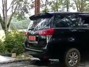 Fakta-fakta Mobil Dinas Terobos Jalan Baru Dicor di Musi Rawas Fakta-fakta Mobil Dinas Terobos Jalan Baru Dicor di Musi Rawas