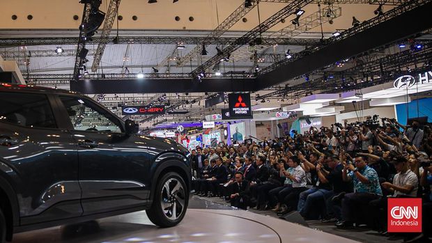 Peluncuran Mitsubishi XForce dalam acara GIIAS 2023 di ICE BSD City, Tangerang, Kamis (10/8/2023). (CNN Indonesia/ Adi Ibrahim)