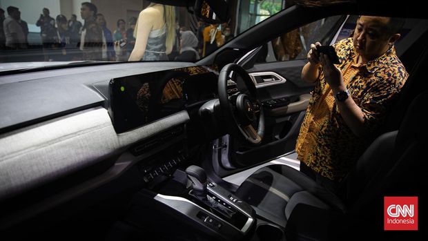 Peluncuran Mitsubishi XForce dalam acara GIIAS 2023 di ICE BSD City, Tangerang, Kamis (10/8/2023). (CNN Indonesia/ Adi Ibrahim)
