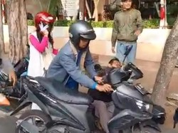 Raya Darmo Ditutup Usai Sejumlah Motor Tergelincir Imbas Pengaspalan Molor
