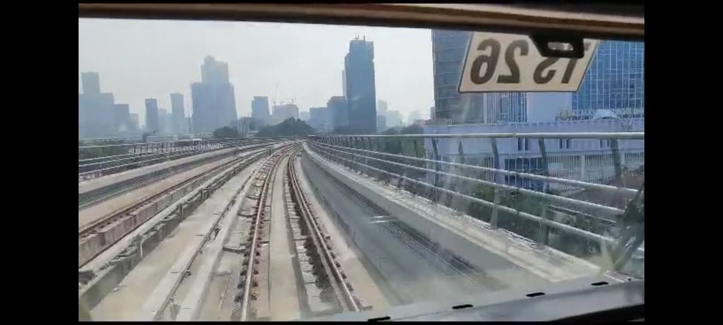 Penampakan dari dalam gerbong saat LRT melintasi longspan Gatsu-Kuningan (Tangkapan layar video Agus Suparto/Fotografer Presiden Jokowi)