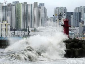 Topan Khanun Hantam Korsel, 10 Ribu Orang Dievakuasi