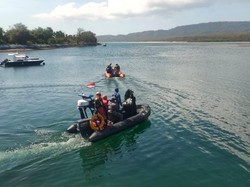 Pencarian Penumpang yang Menceburkan Diri di Selat Bali Terkendala Cuaca Buruk