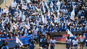 Potret Buruh Kuasai Jalan Thamrin
