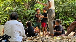 Potret Sekolah Adat Arus Kualan, Belajar di Tengah Alam Kalimantan