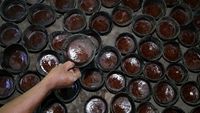 Melihat Produksi Gula Aren Tradisional di Pulau Bacan