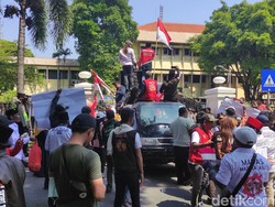 Pedagang Pasar Larangan Ngluruk Pemkab Sidoarjo Kecam Arogansi Satpol PP