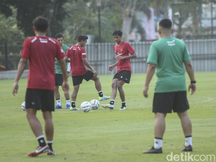 Semringah Timnas Indonesia U-23 Jalani Latihan Perdana Jelang Piala Asia
