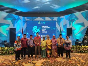 Bupati Sinjai Andi Seto Raih Penghargaan dari Menag di PAI Award 2023 Bupati Sinjai Andi Seto Raih Penghargaan dari Menag di PAI Award 2023