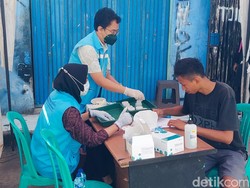 Buntut Angkot Seruduk 4 Motor, Sopir di KBB Dites Urine