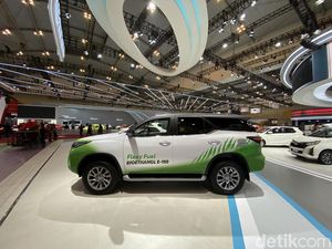 Toyota Pamer Fortuner E100, Bisa Tenggak Etanol Murni! Toyota Pamer Fortuner E100, Bisa Tenggak Etanol Murni!