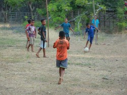Yuk, Bantu Anak-anak Pelosok NTT Wujudkan Mimpi Jadi Pemain Sepakbola