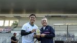Foto-foto Zulkifli Hasan Main Bola Lawan Kaesang