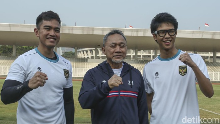 Zulkifli Hasan Main Bola Lawan Kaesang