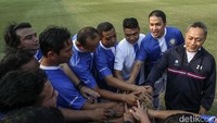 Sementara tim Kemendag dikomandoi oleh Zulkifli.  