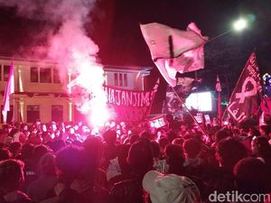 2 Polisi Dihukum Penjara di Tragedi Kanjuruhan Usai MA Batalkan Vonis Bebas