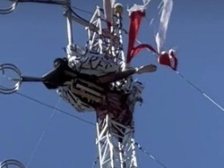 Pria Asal Ngada 4 Hari Berada di Puncak Tower, Siaran Radio Terganggu