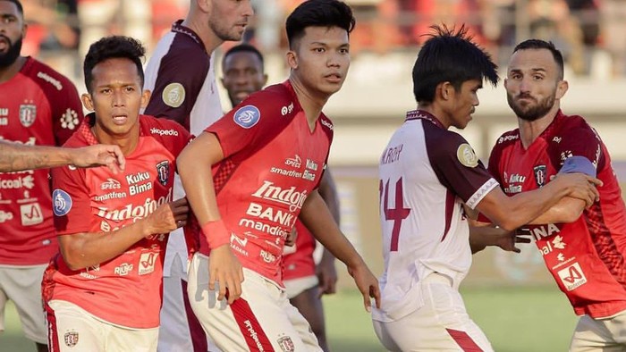 Bali United sukses comeback dan menang tipis atas PSM Makassar dengan skor akhir 3-2 di Stadion Kapten I Wayan Dipta, Gianyar, Bali, pada Jumat (11/8/2023). (Foto: Bali United Official)