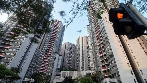 Balkon Apartemen di Jakarta Berhias Bendera Merah Putih
