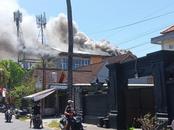 Gedung Lantai 2 di Batubulan Terbakar Hebat, Kerugian Rp 1 Miliar Lebih