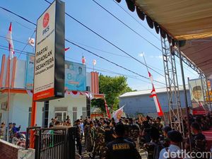 PKS Jember Copot Banner Caleg Berlogo NU Usai Digeruduk Banser PKS Jember Copot Banner Caleg Berlogo NU Usai Digeruduk Banser