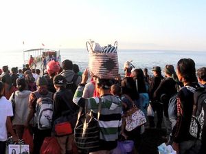 Jelang Kuningan, Penumpang Kapal dari Kusamba ke Nusa Penida Naik 40 Persen Jelang Kuningan, Penumpang Kapal dari Kusamba ke Nusa Penida Naik 40 Persen